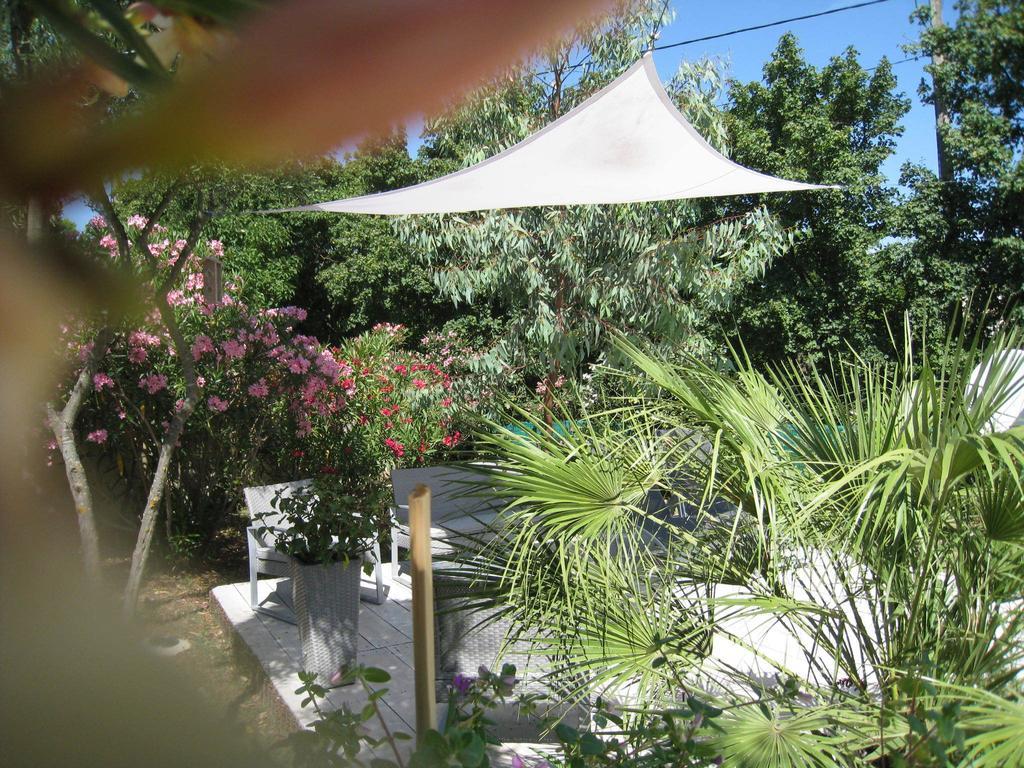Le Clos Olives Comps  الغرفة الصورة